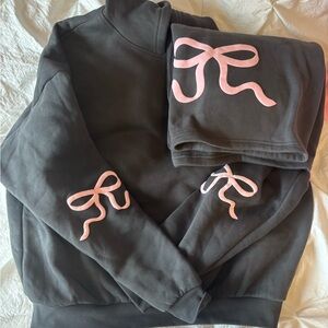 Edikted Gray Sweatshirt and sweatpants with Pink Bow Accents